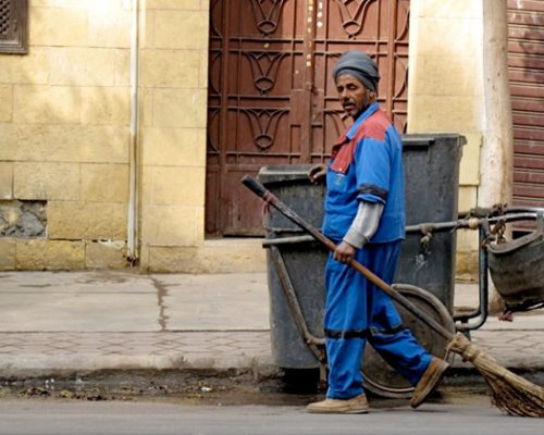 لجميع عمال النظافة